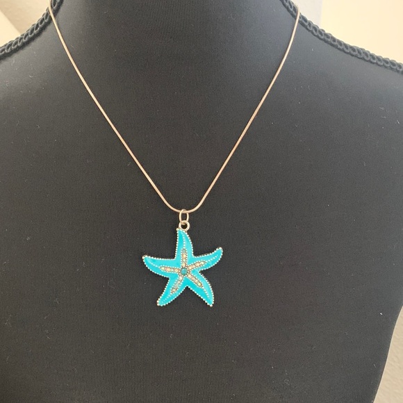Accessories - NWOT Turquoise Starfish Pendant Necklace.